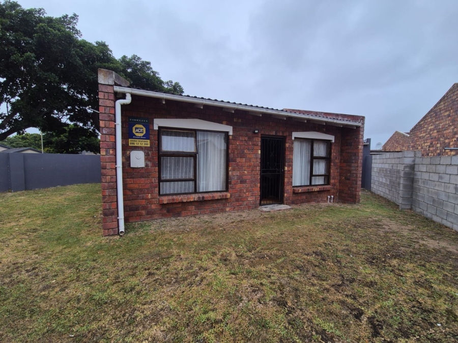 2 Bedroom Property for Sale in Overbaakens Eastern Cape
